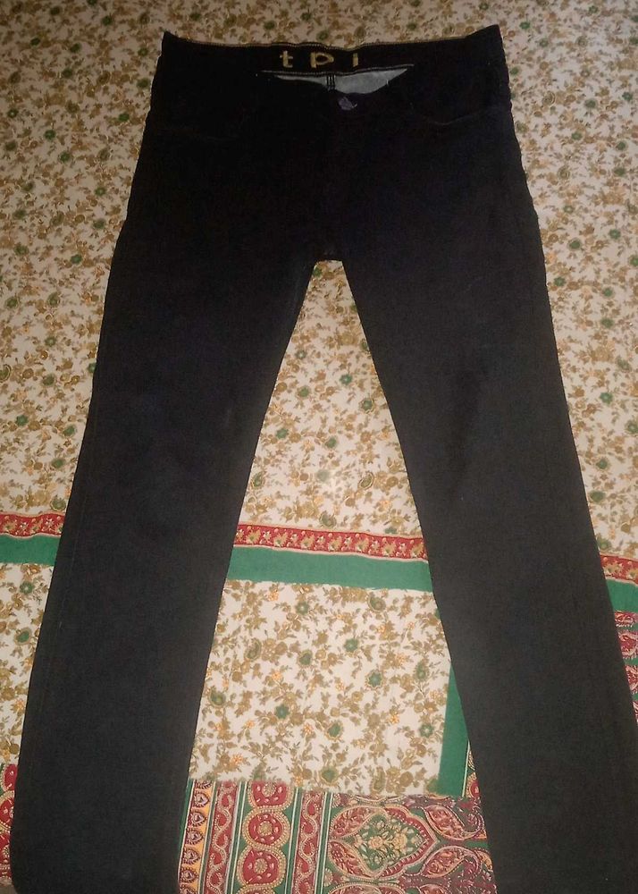 Gender Neutral Skinny Balck Jean