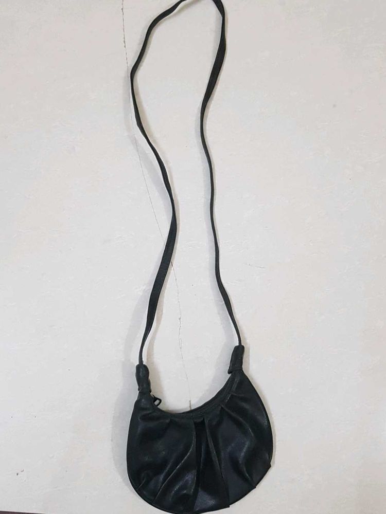 O19 Sling Bags