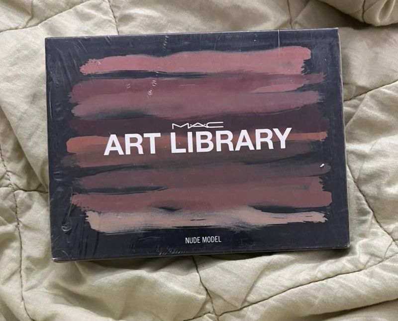 CLEARANCE SALE: Mac Eyeshadow Palette