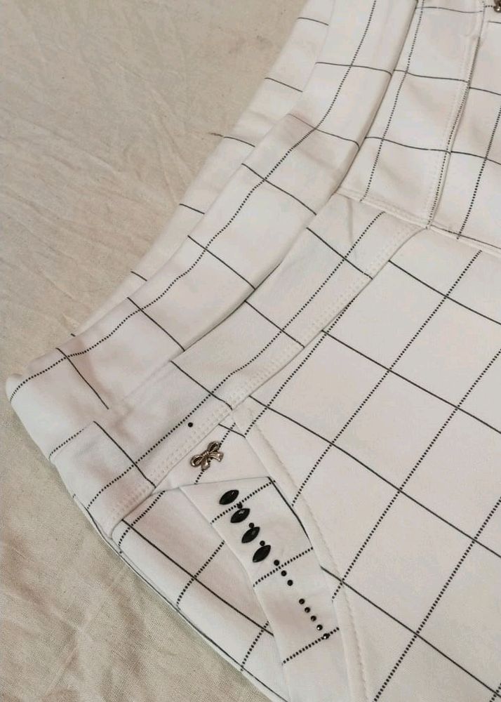 BRAND NEW WHITE JEGGINGS