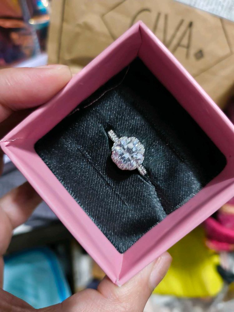 Giva Sunburst Elegant Round Cut Ring