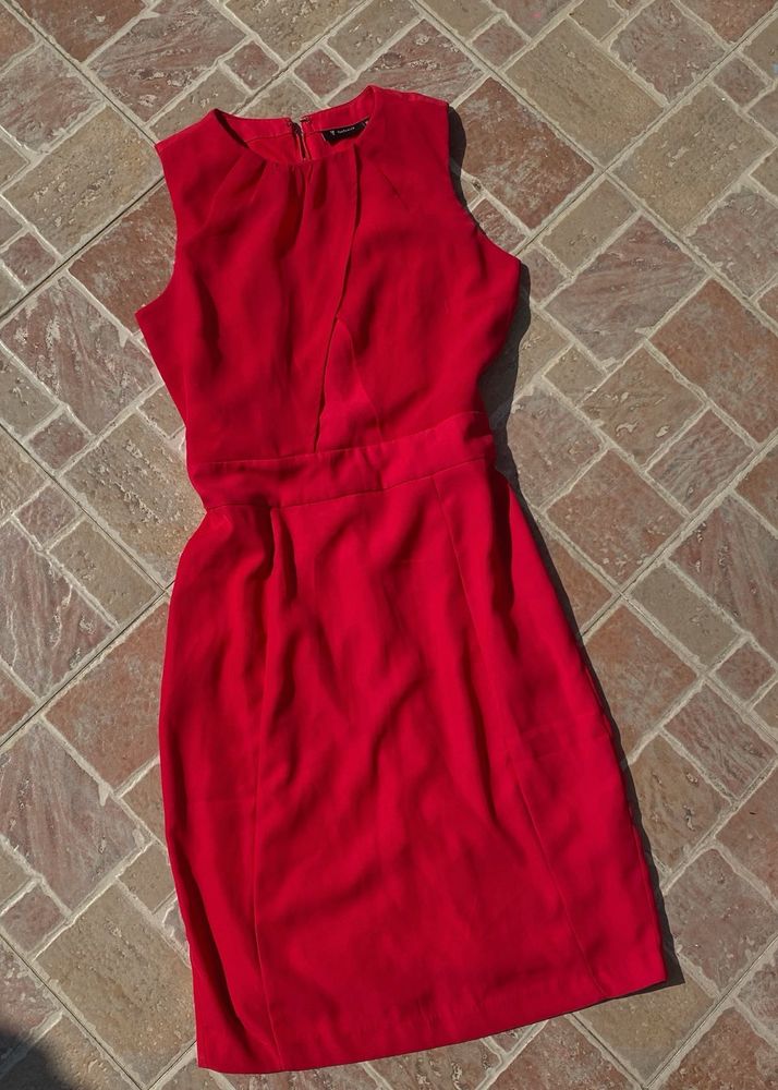 Chic Red Sleeveless Dress