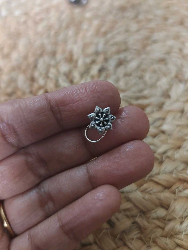 92.5 | Silver Wired Nose Pin