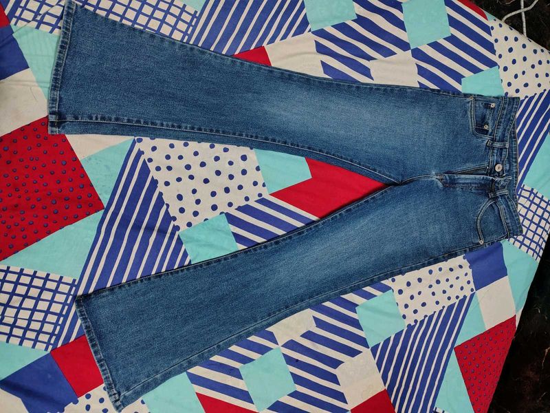 Bootcut dark blue jean