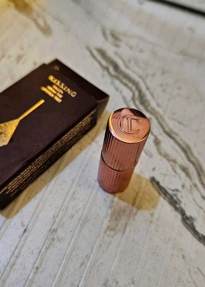 Charlotte tilbury Kissing Lipstick