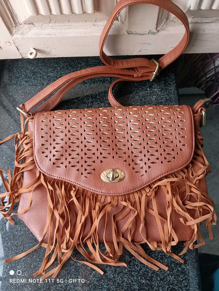 Beautiful Sling Bag. . In A Very Good Condition