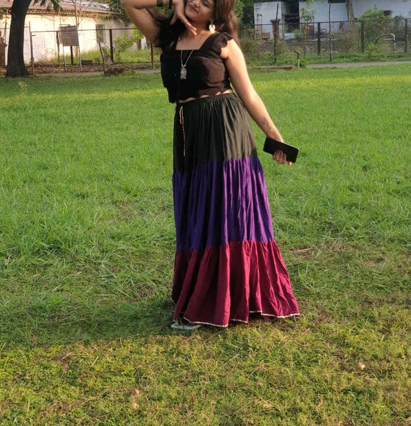 Long Skirt Women! 💗👀