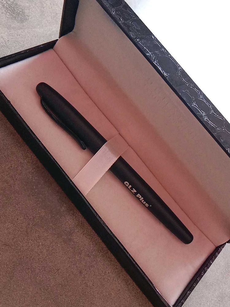 Submarine&#39;s Expensive Fountain Pen 🖋️