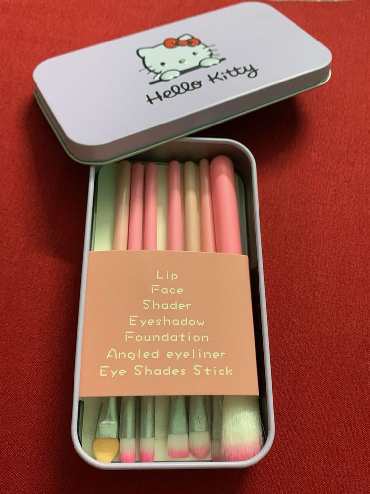 Hello Kitty Brush Set