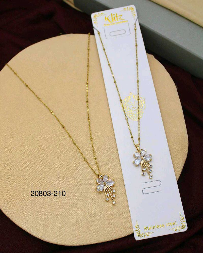Elegant Flower Necklace