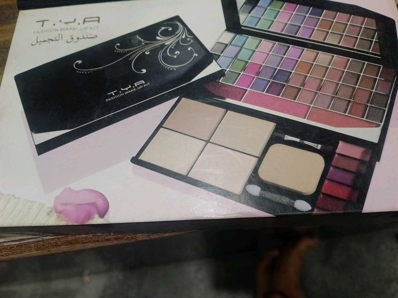 Make up kit