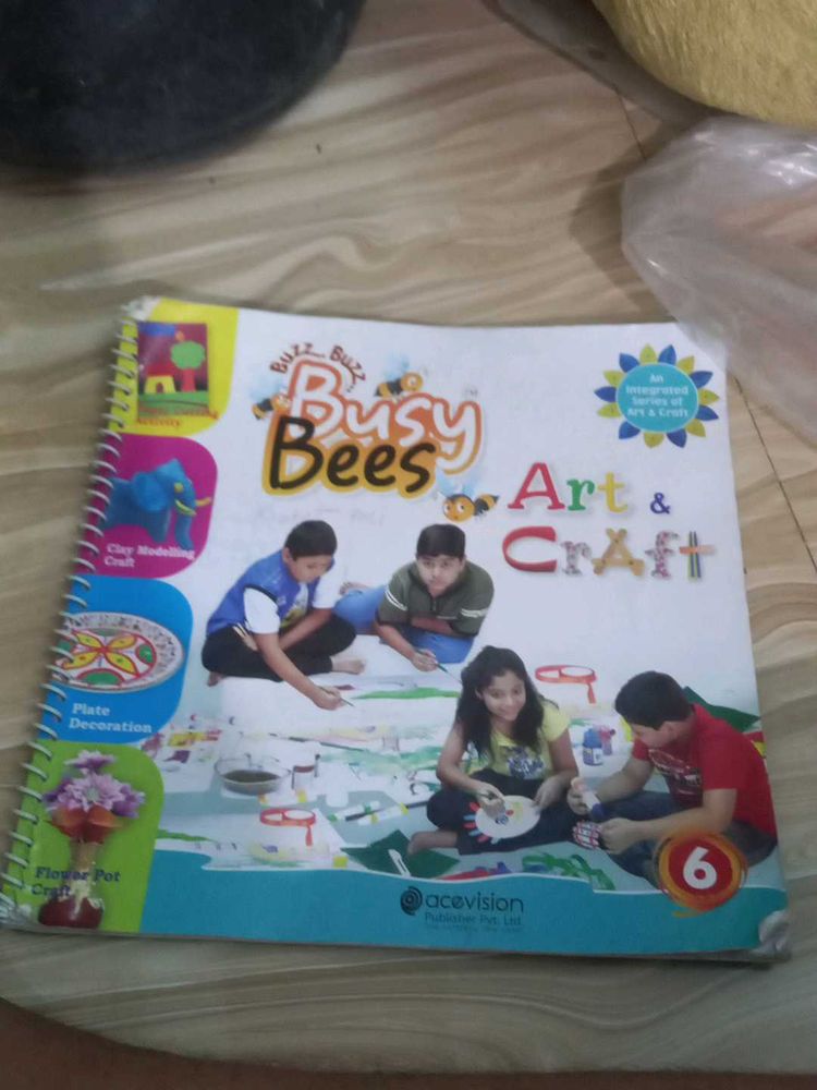 Busy Bees Art &amp; Craft Book