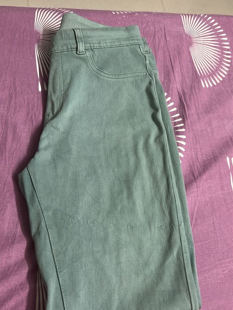 Jeggings And Gym Wear Top