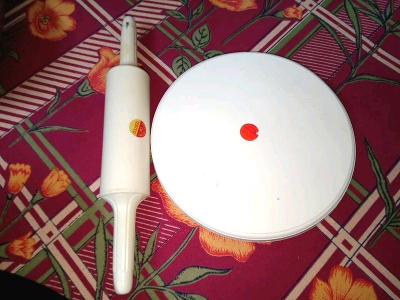 Plastic Chakla Belan (Roller Pin And Flat Bread)