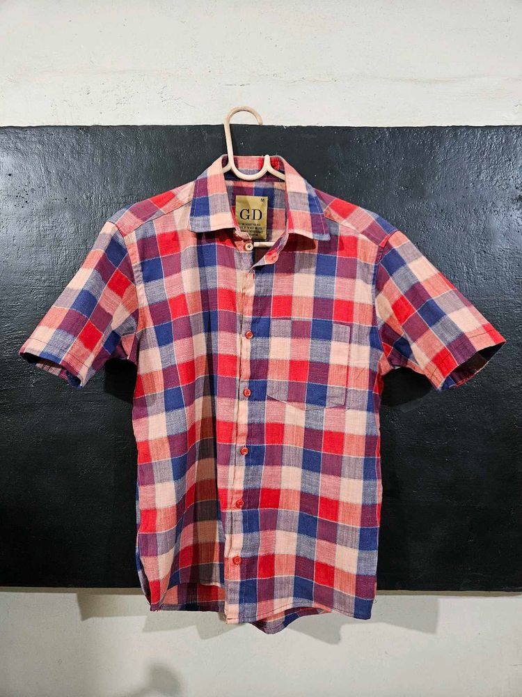 MEN&#39;S CHECKED HALF-SLEEVE SHIRT