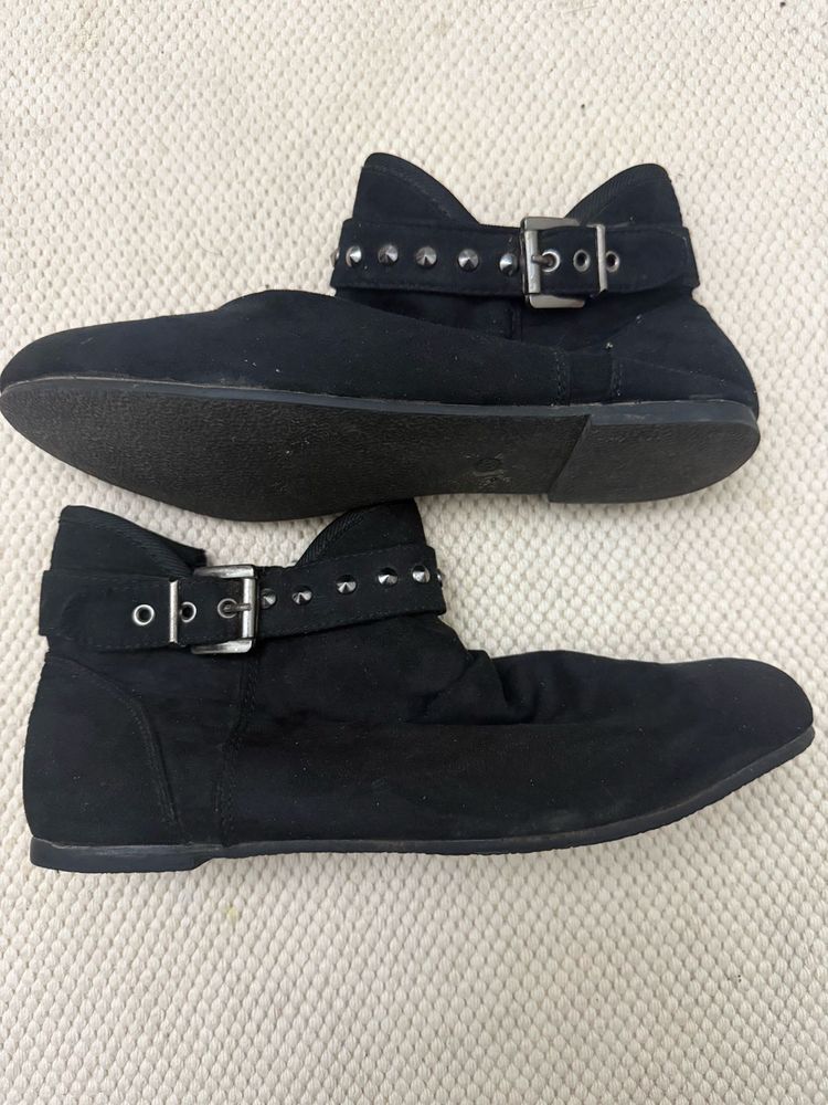 Black Boots