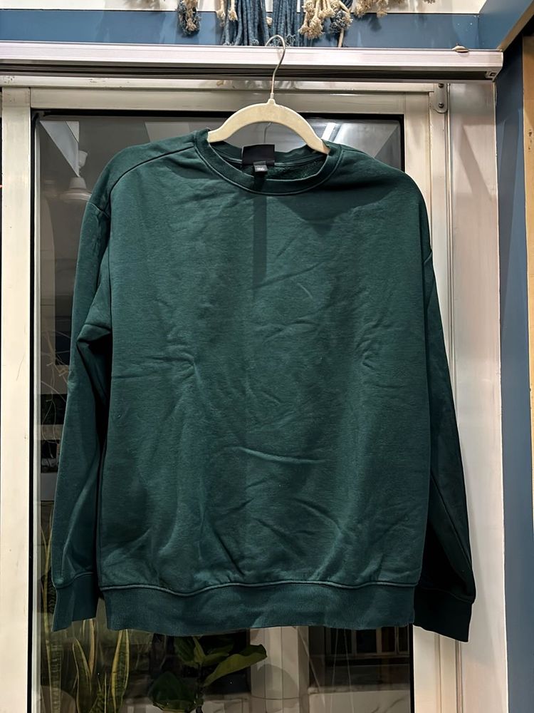 H&amp;M Green Sweatshirt (Relaxed Fit - XS)