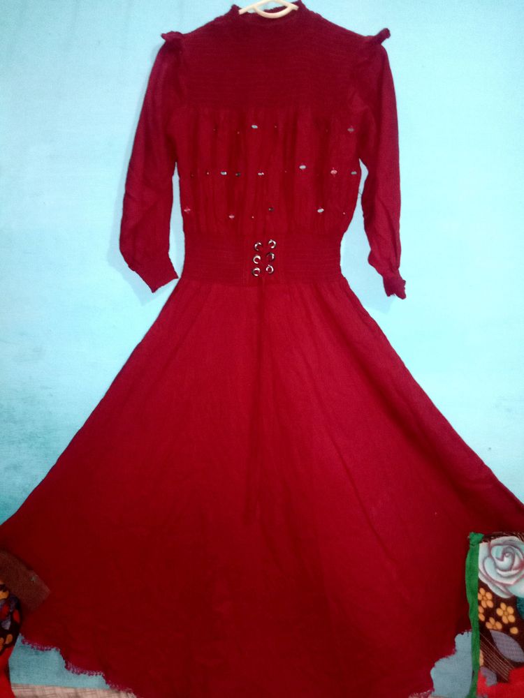 Maxi Lenght Dress With Perfect Fit And Cuff Sleeves In Maroon Colour