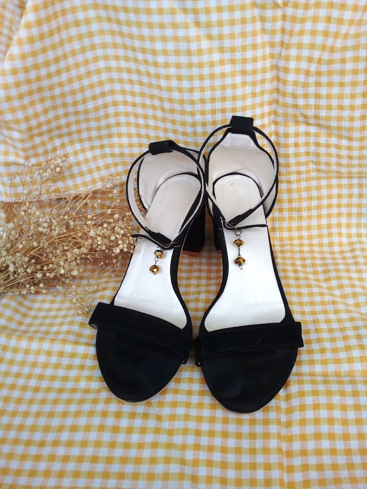 CUTE BLACK HEELS  FOR WOMEN