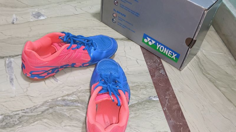 YONEX BADMINTON SHOES