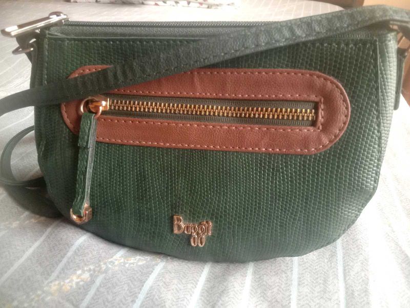 Baggit Sling .