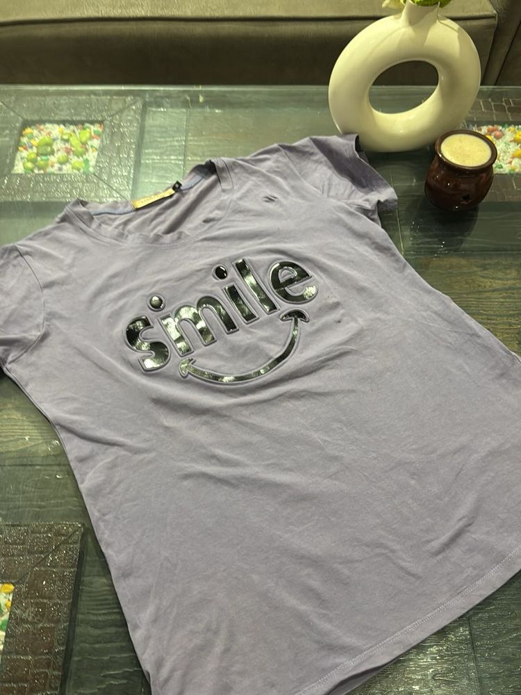 Perple Tshirt With “Smile” Stiker