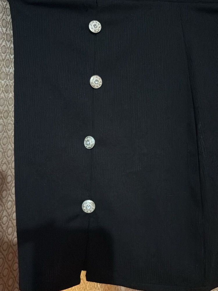mini black skirt