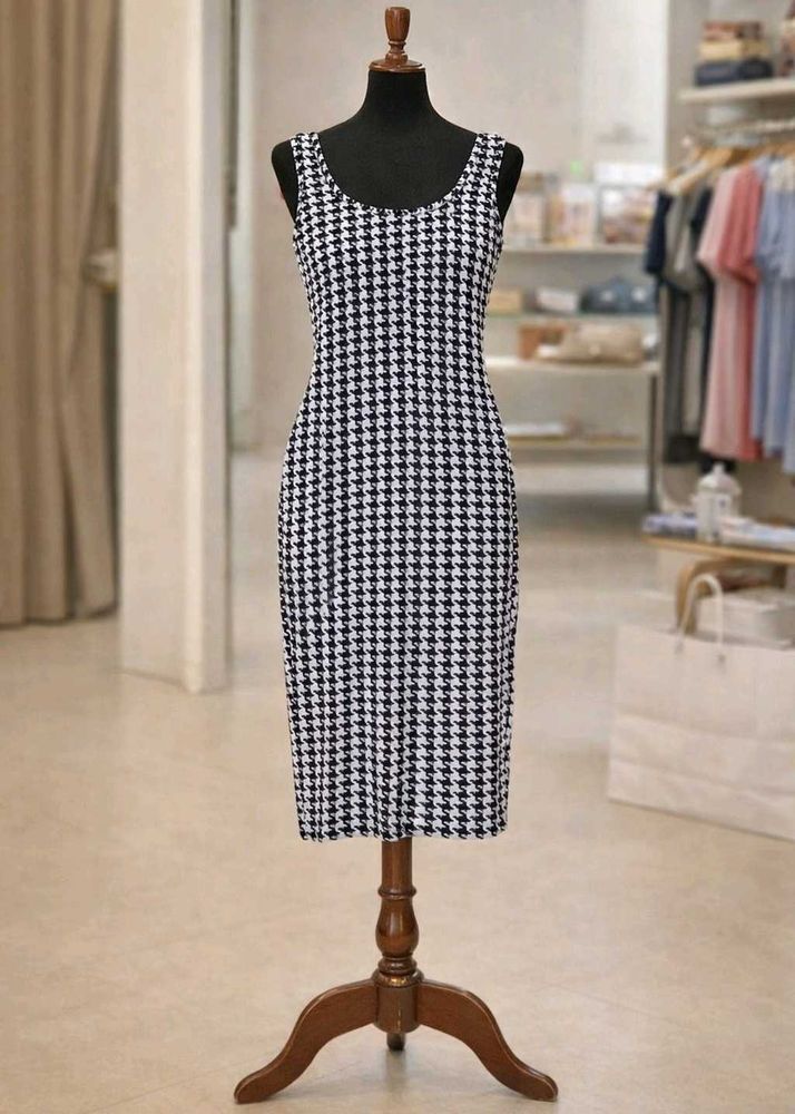 Chic Houndstooth (S Size) Bodycon Dress
