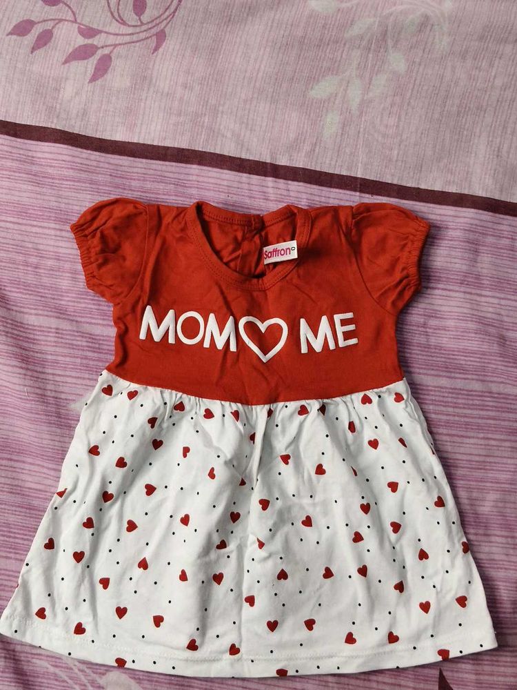 Cute &#39;Mom &lt;3 Me&#39; Baby Dress