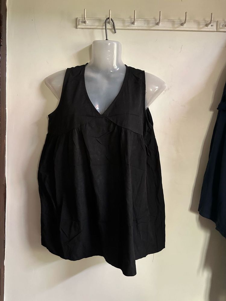 Black Sleeveless Top