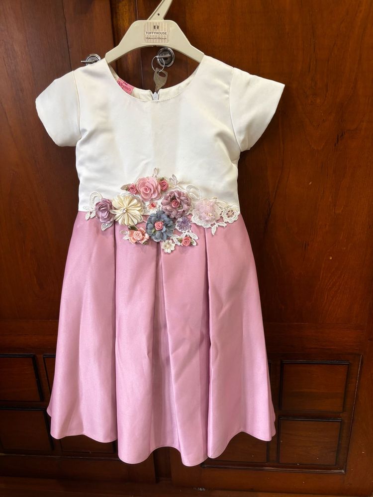 Girl&#39;s Pink Flower Dress