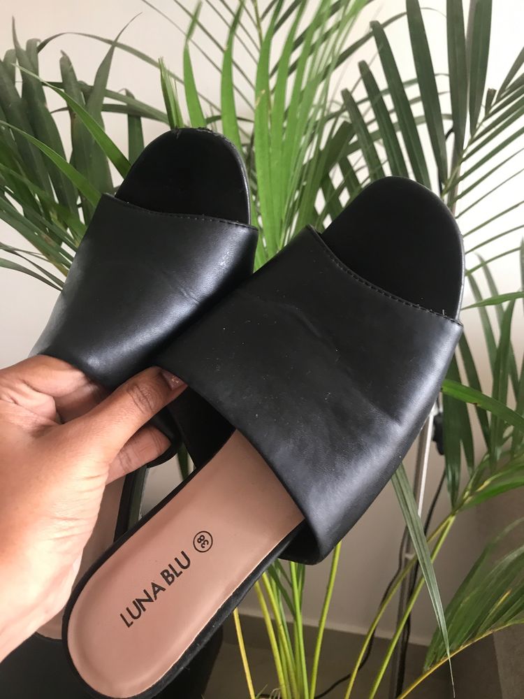 Black Luna Blu footweae