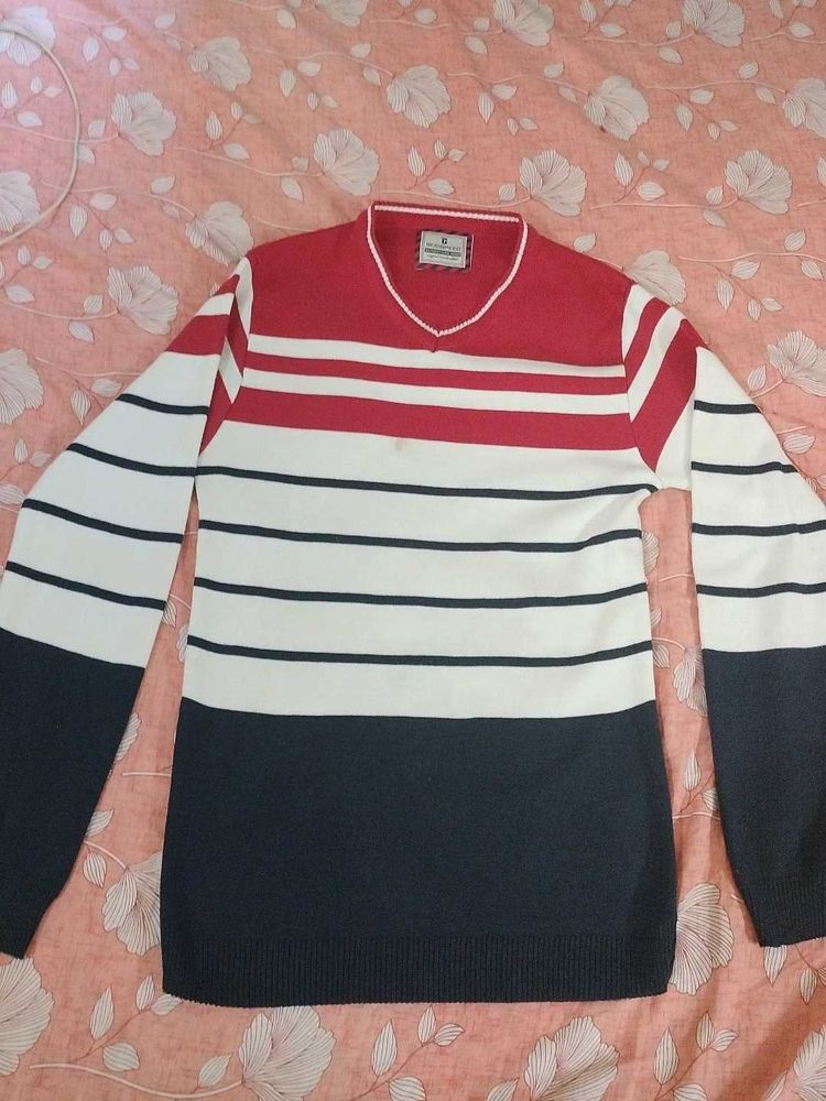 Attractive Red Colour Men Sweater Com Tshirt