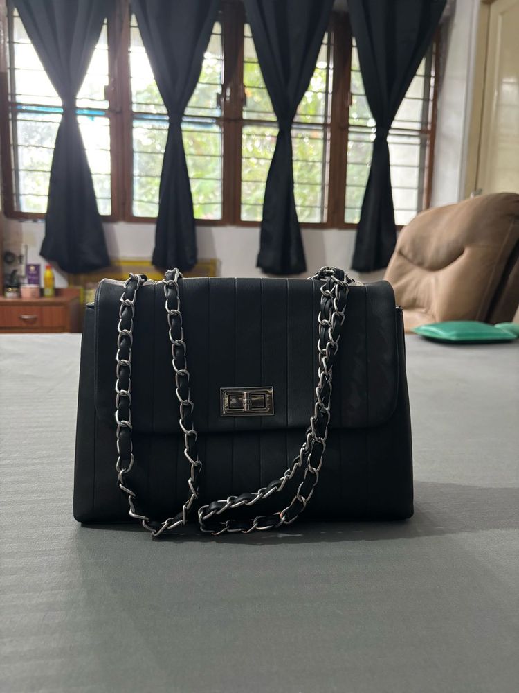 Chic Black sling Bag