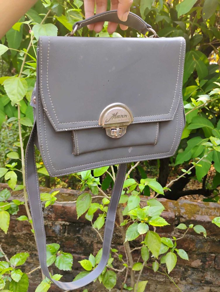 STYLISH LEATHER SLINGBAG