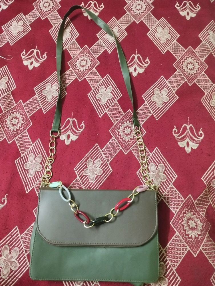 CHARLES &amp; KEITH