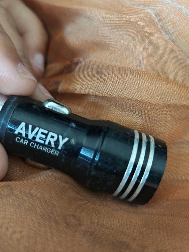 Avery Universal Car Charger