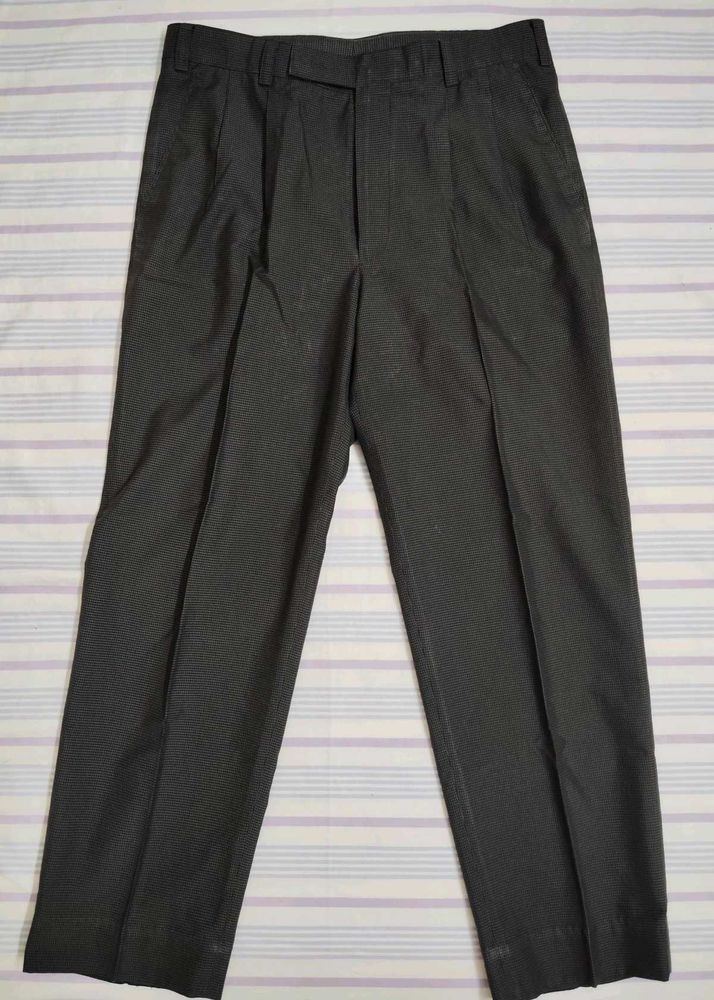 Men 32 Waist Pant - Like New