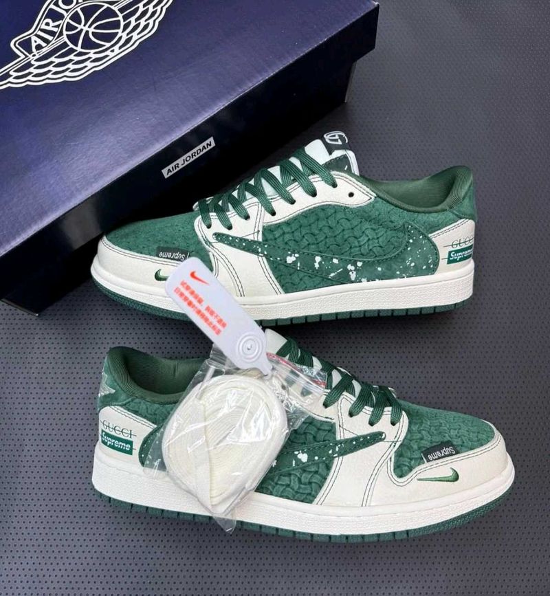 *AIR JORDANS RETRO 1 REVERSE *