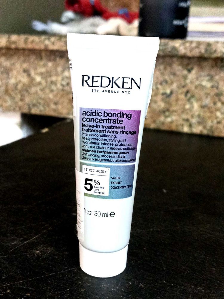 Sealed Redken Acidic Bonding Concentrate