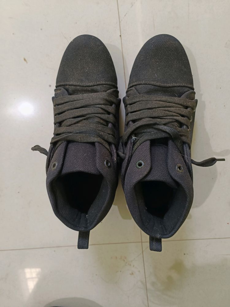 Women Stylish Flat Boots.