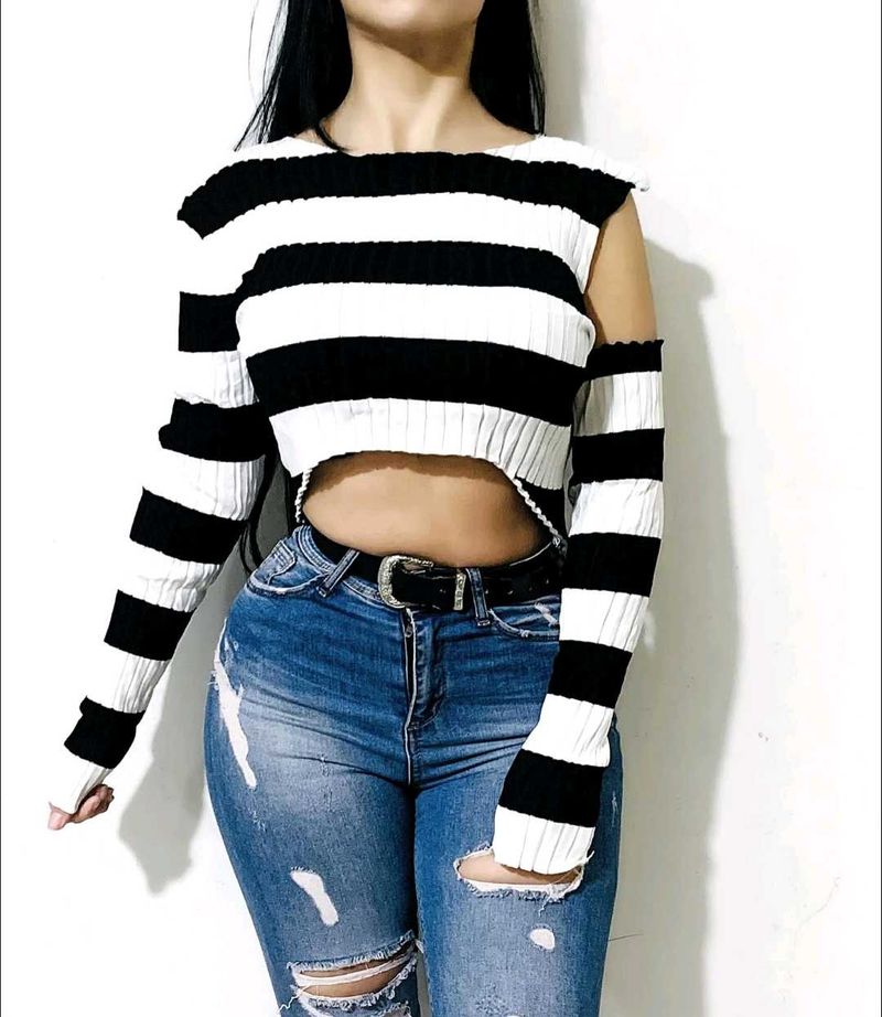 🤍🖤Striped Cut Out Sleeve Crop Top🖤🤍