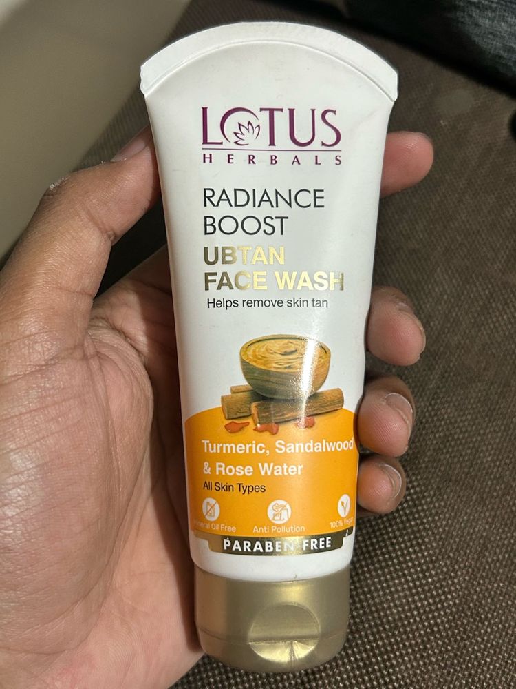 Lotus Herbals Radiance Boost Face Wash