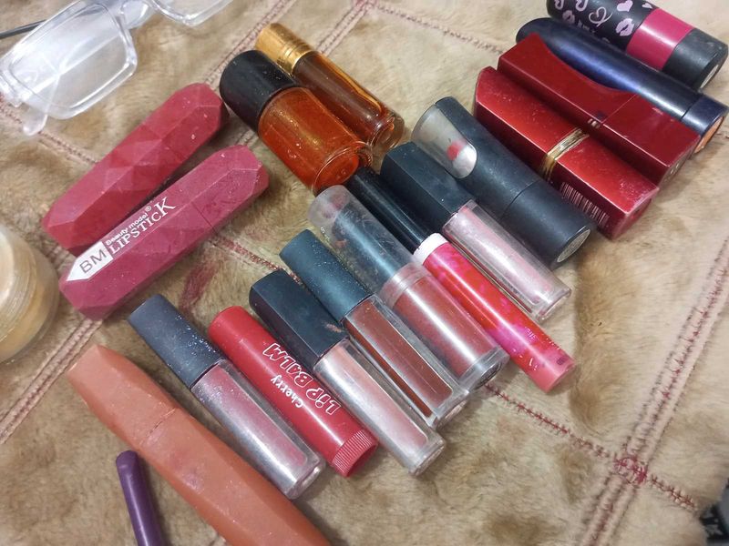 Random Lipstick Set Pack Of 17