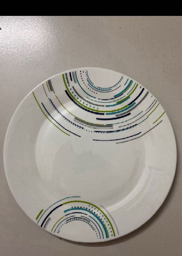 4 Ceramic Dinner Plates
