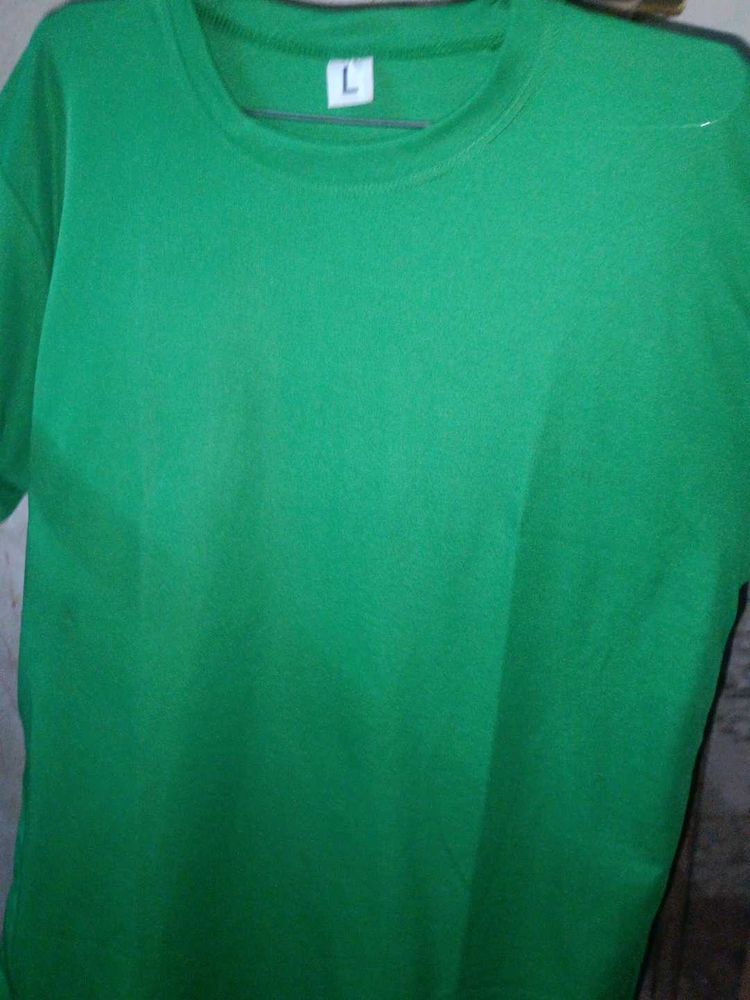 DARK GREEN TSHIRT