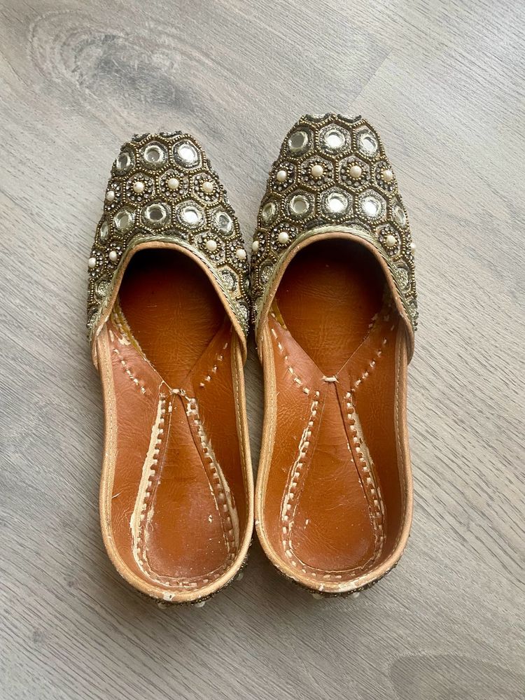 Embellished Jutti