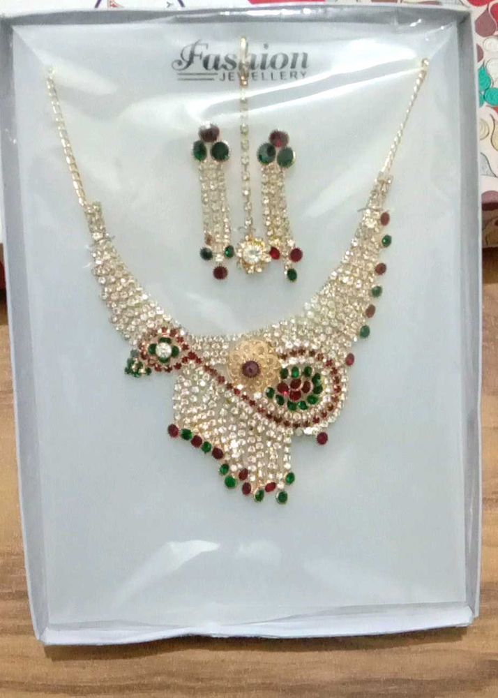 Sparkling Necklace &amp; Earring Set