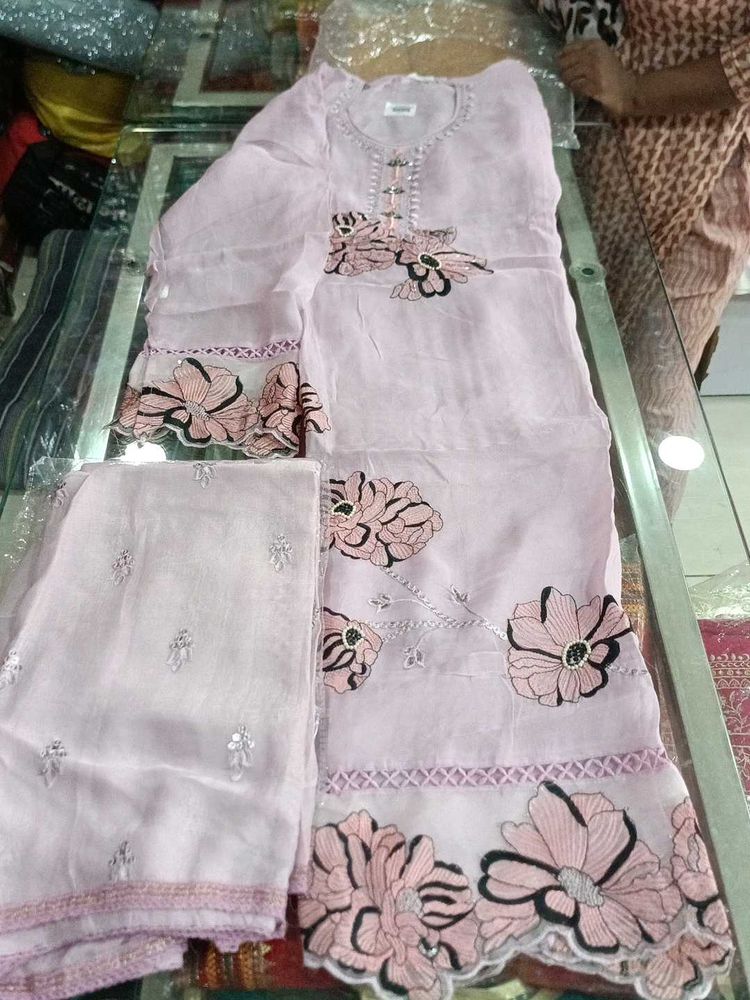 Pink Floral Embroidered Salwar Kameez