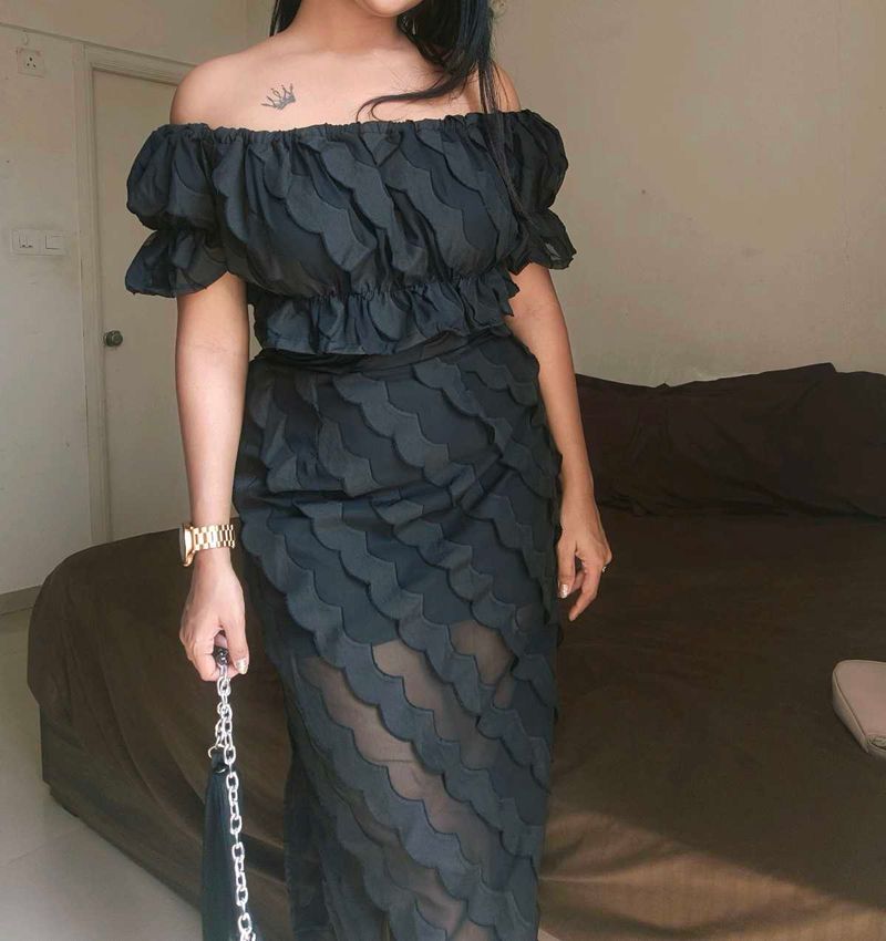 Chic Black Off-Shoulder co ord